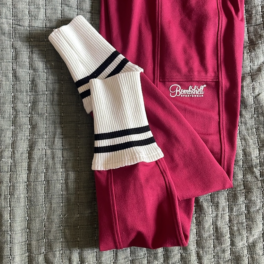 Adorable Burgandy Bombshell sportswear leggings size xs